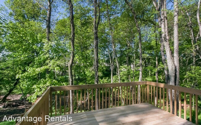 Building Photo - 4 br, 3.5 bath House - 1164 Manitou Trail