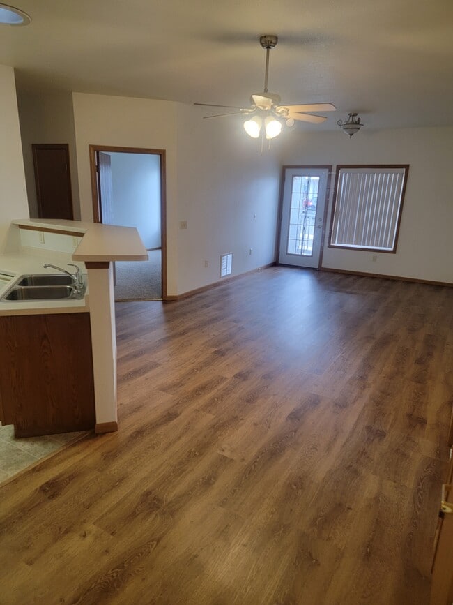 Building Photo - 6 Pluim Dr