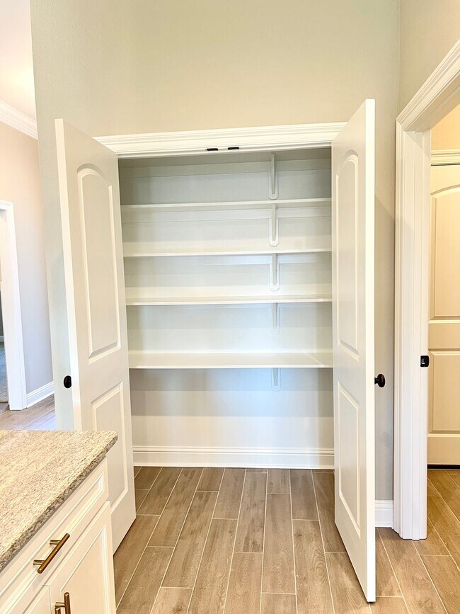 Building Photo - 3BED/2BATH Home for Lease in Silver Oaks S...