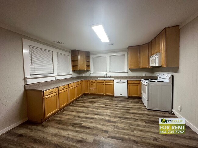 Photo - 2/2 in Great Location for Easley or Greenville! House