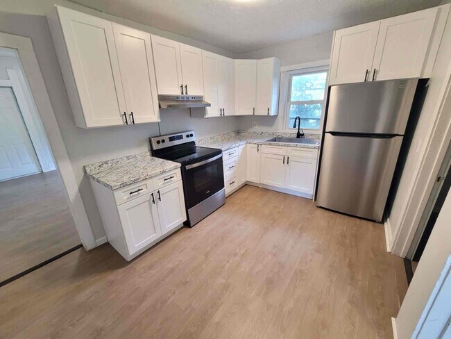 Building Photo - 115 W Blanche St