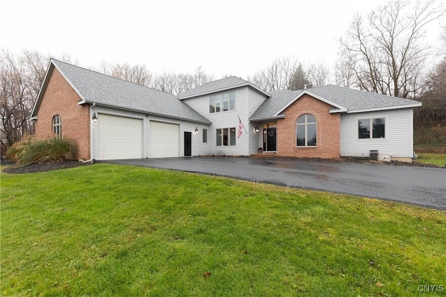 Foto principal - 4892 MacGregor Ln