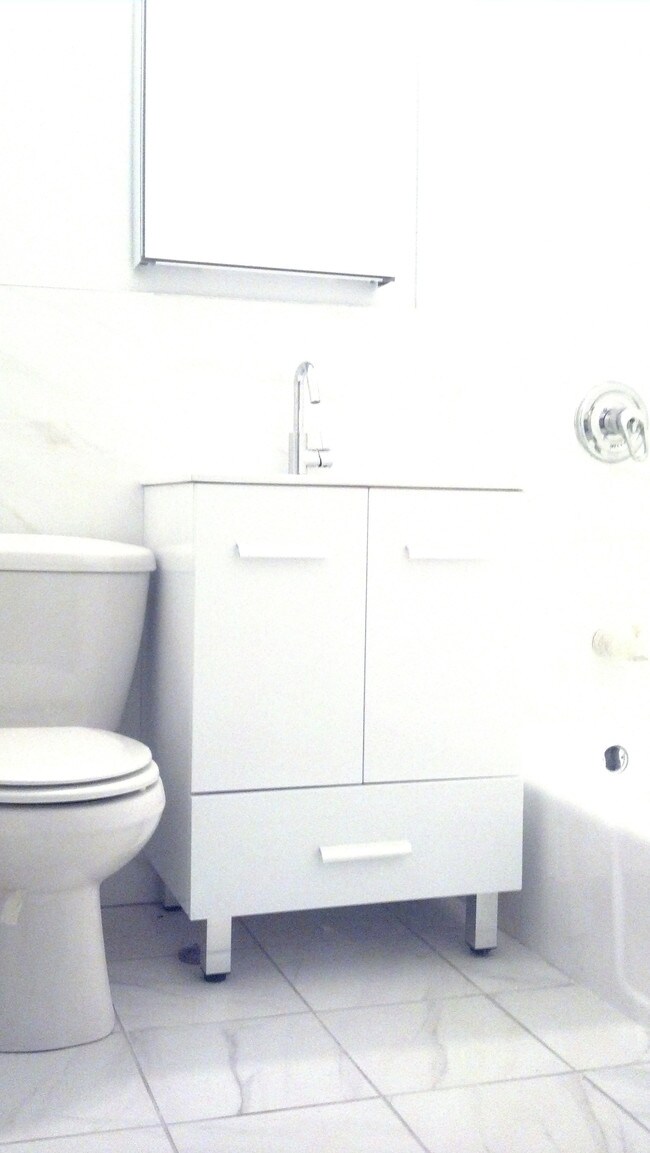 Building Photo - 15015 79th Ave