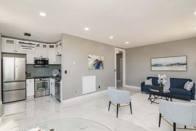 Building Photo - 140 Chestnut St