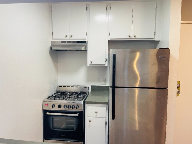 Foto del edificio - 7044 Hawthorn Ave