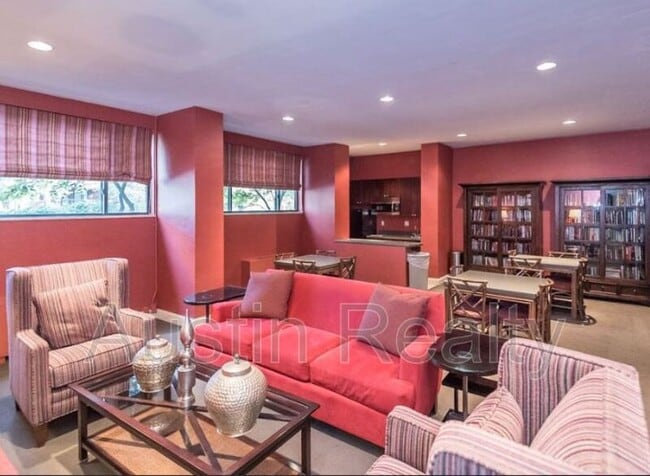 Foto del edificio - 4466 W Pine Blvd