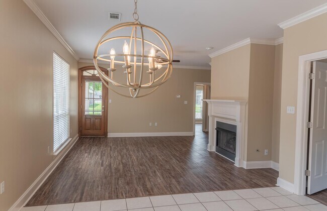Building Photo - 5668 Ducros Dr
