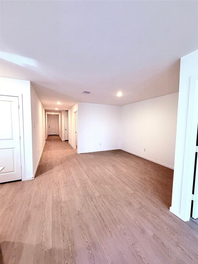 Foto del edificio - 6502 Tricolor Beech Ln