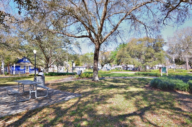 Photo - 912 Hart St Townhome