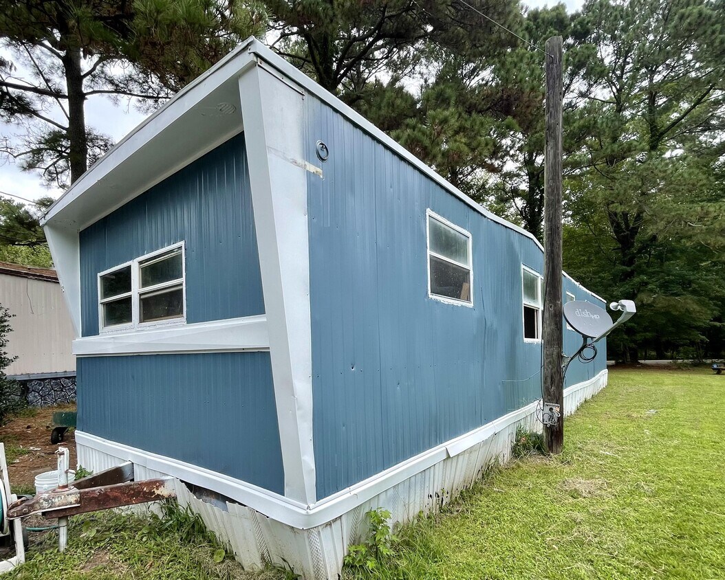 4053 W Neck Rd Unit 4, Virginia Beach, VA 23456 Room for Rent in