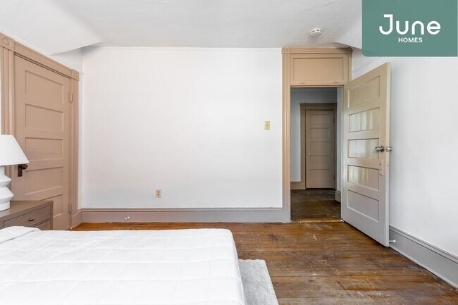 Foto del edificio - ROOM ONLY in 3-bed/1.0-bath Home
