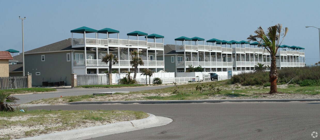 Primary Photo - 14209-104-14209-804 Windward Dr