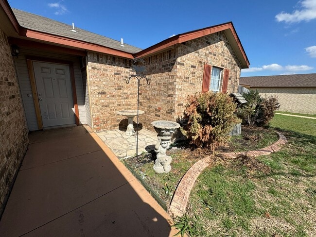 Building Photo - 360 Virtual Tour Available