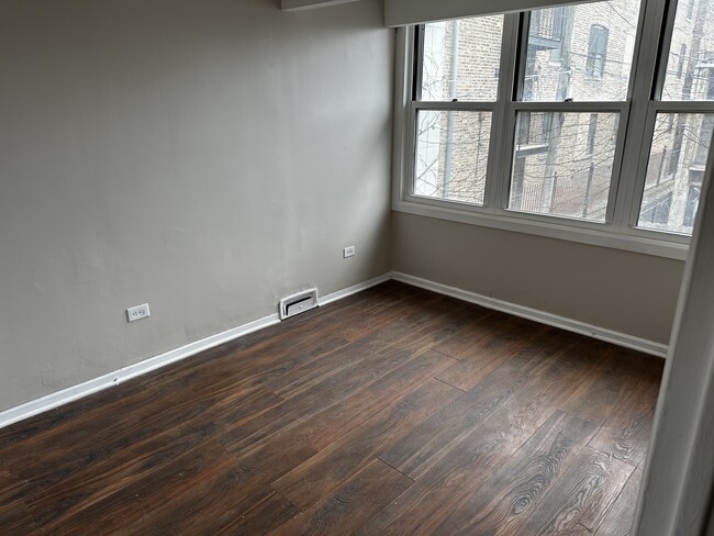 Vista al oeste del segundo dormitorio - 4816 S Drexel Blvd