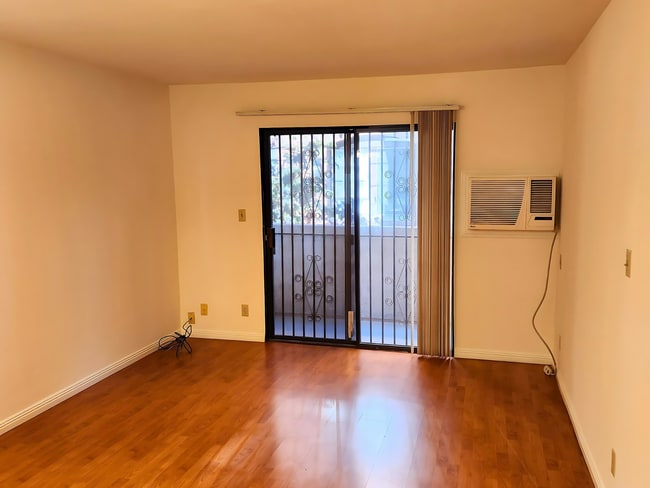Interior Photo - 432 S Normandie Ave