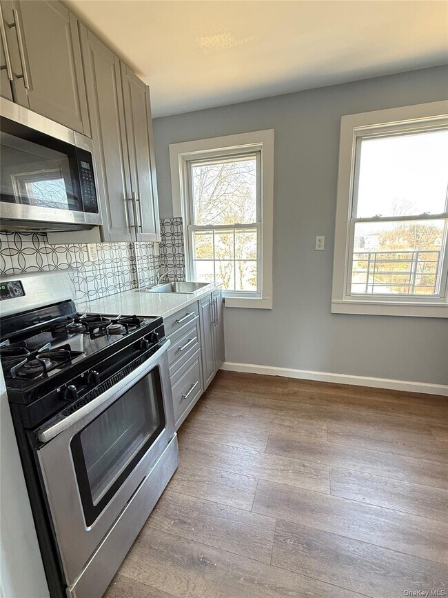 Foto del edificio - 136 Fairview Blvd