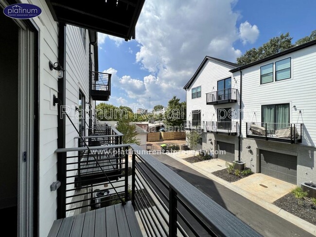 Building Photo - 1350 May Ave SE