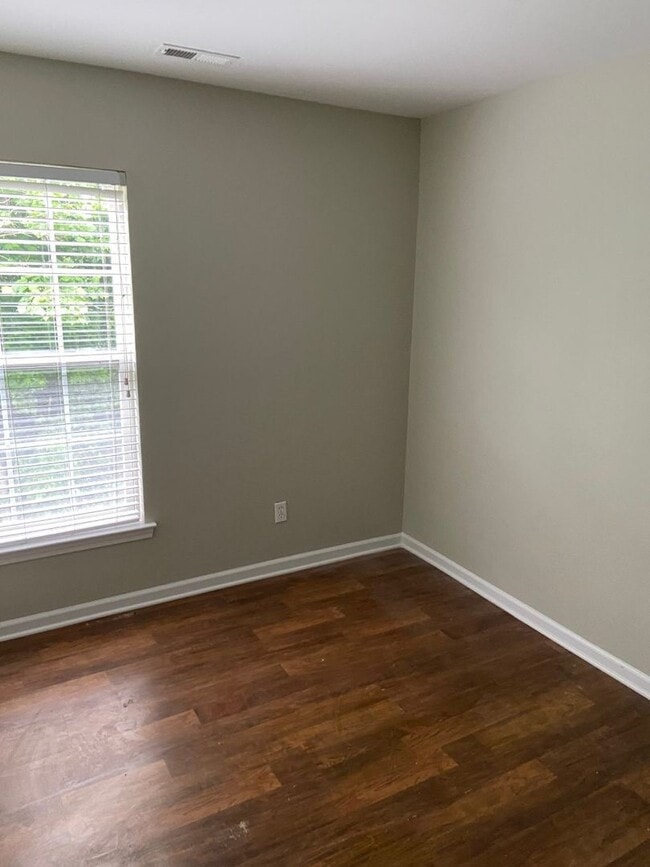 Foto del edificio - Coming Soon! 3 bedroom/ 2.5 bathroom Townhouse!