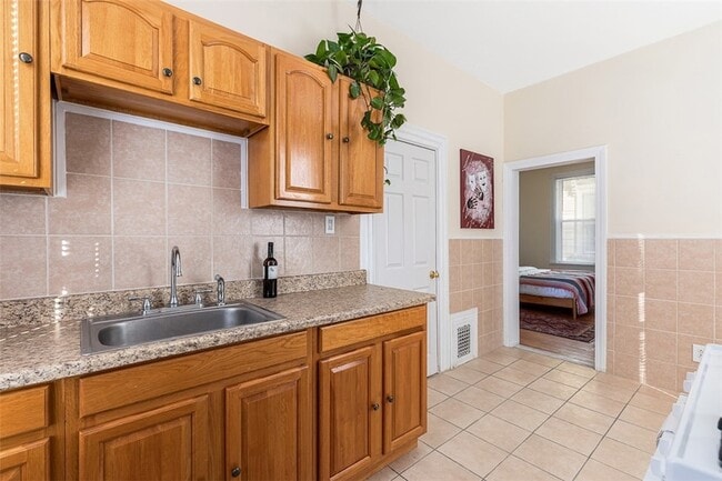 Building Photo - 1402 Westminster St