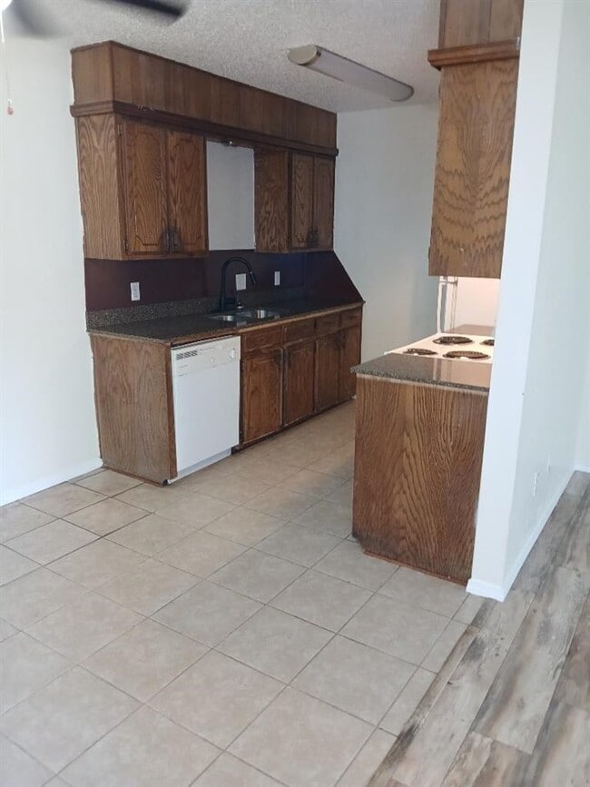 Foto del edificio - 2111 NW Lindy Ave