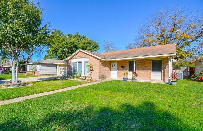 Foto del edificio - 7950 Ridgeview Dr