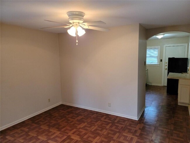 Building Photo - 1173 Oak Grove Ave