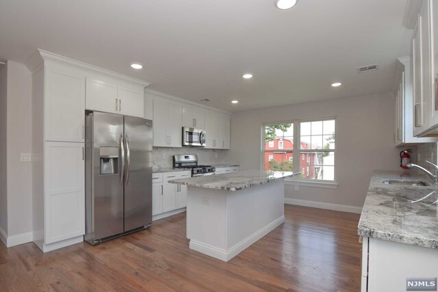 Foto del edificio - 143-145 Linden Ave