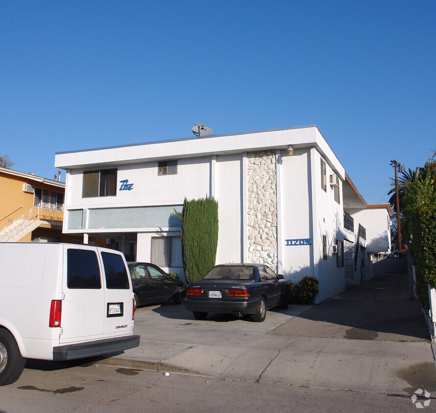 Primary Photo - 11209 Emelita St