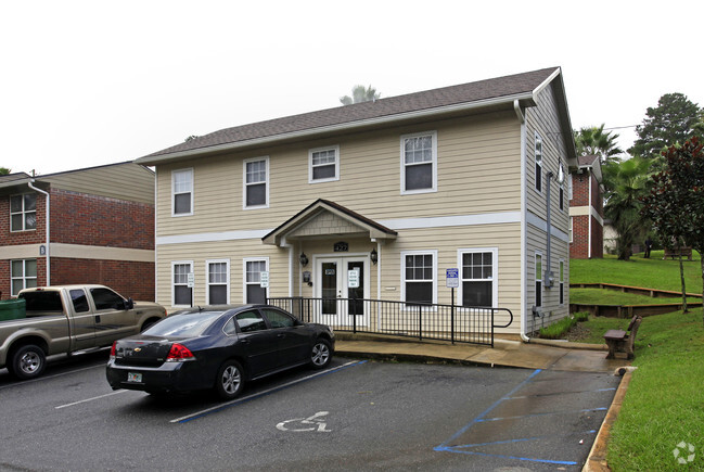 Building Photo - Gadsden Arms Apartments