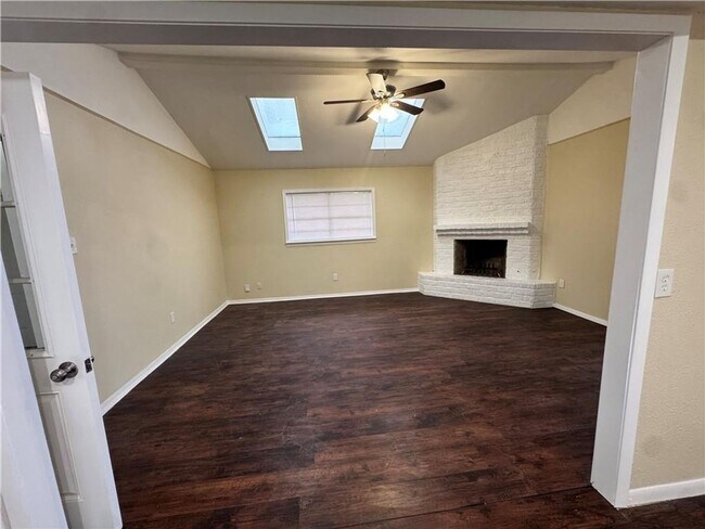 Foto del edificio - 3 bedroom 2 bath house in Calallen