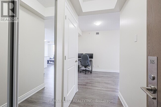 Photo du bâtiment - 9088-9088 Yonge St