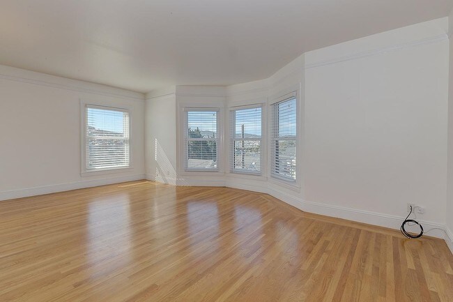 Interior Photo - 201 Roanoke St
