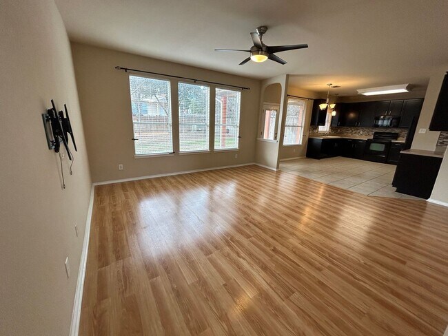 Building Photo - 3 Bedroom  2.5 Bath Home Near Alamo Ranch!