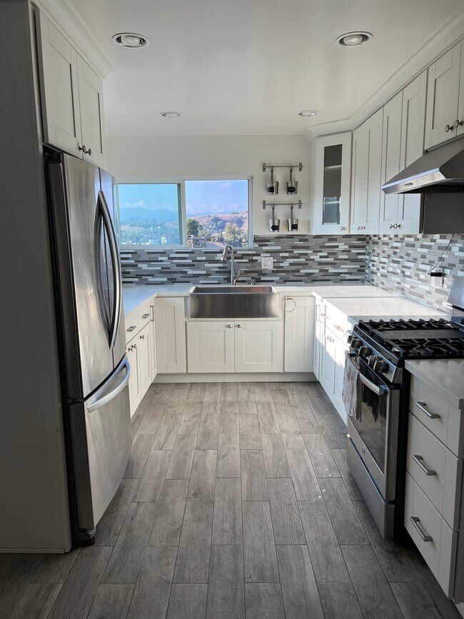 Kitchen - 4965 Lynnfield St