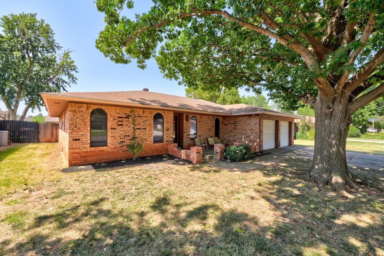 Foto principal - Newly remodeled Edmond home half a mile fr...