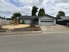 Building Photo - 389 NE Evergreen Ct