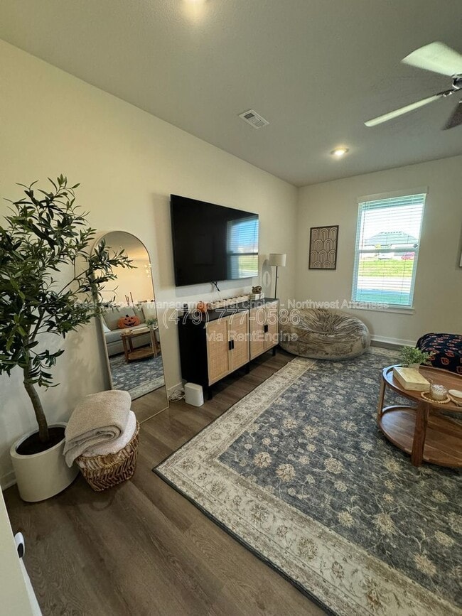 Photo - 4801 W Triangle St House