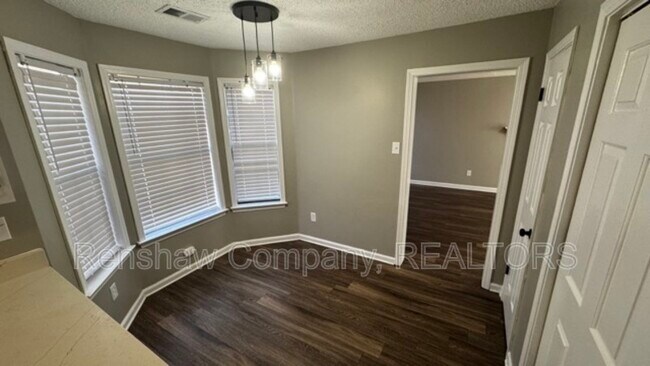 Building Photo - 2452 Dove Glen Cove