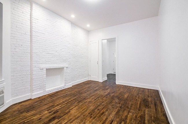Building Photo - 536 E 89th St