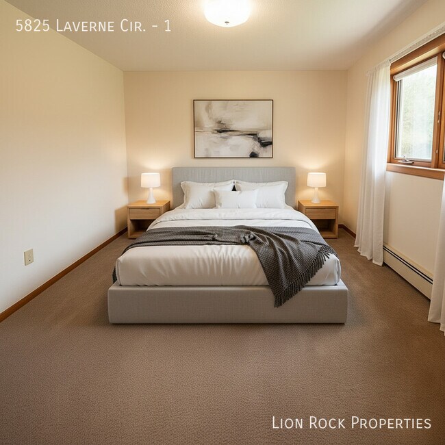 Foto del edificio - 5825 Laverne Cir N