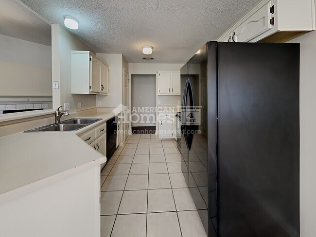 Foto del edificio - 9272 Fletcher Wood Drive