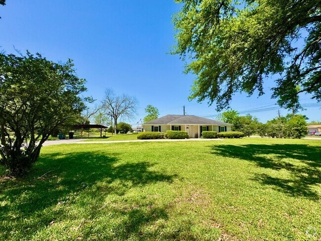 Building Photo - 8802 Wald Rd