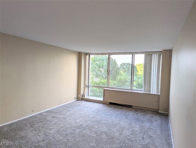 Foto del edificio - 12700 Lake Ave