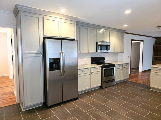 Building Photo - 3 Bed • 2.5 Bath Brick Home with Office & Basement — King, NC