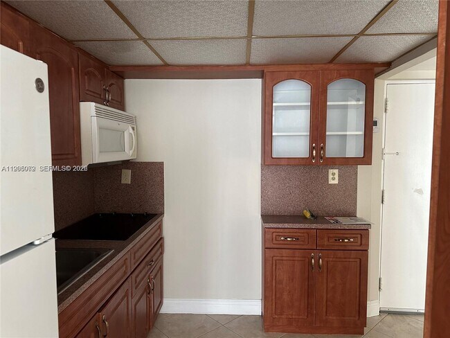 Foto del edificio - 17570 Atlantic Blvd