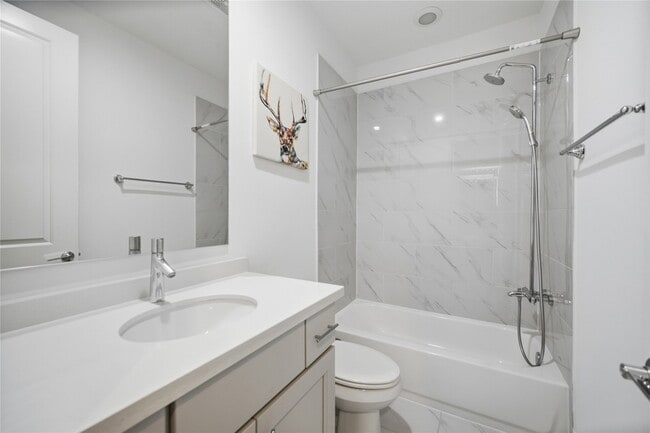 Building Photo - 707 Bringhurst St