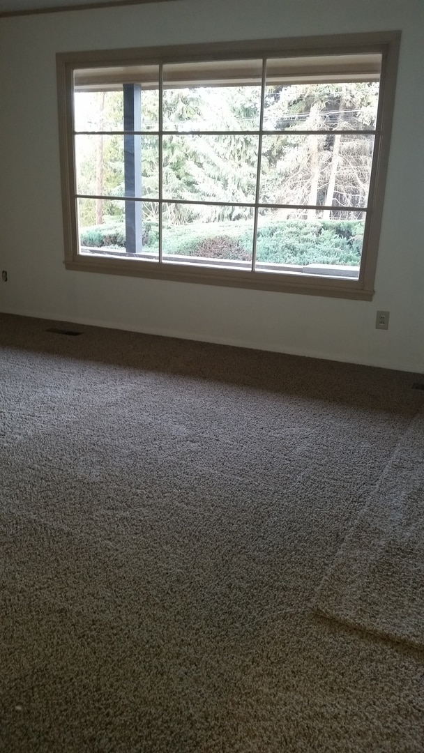 Building Photo - Occupied, do not disturb tenants. 1950's Craftsman 2br 2ba duplex on two levels, lawncare provide...