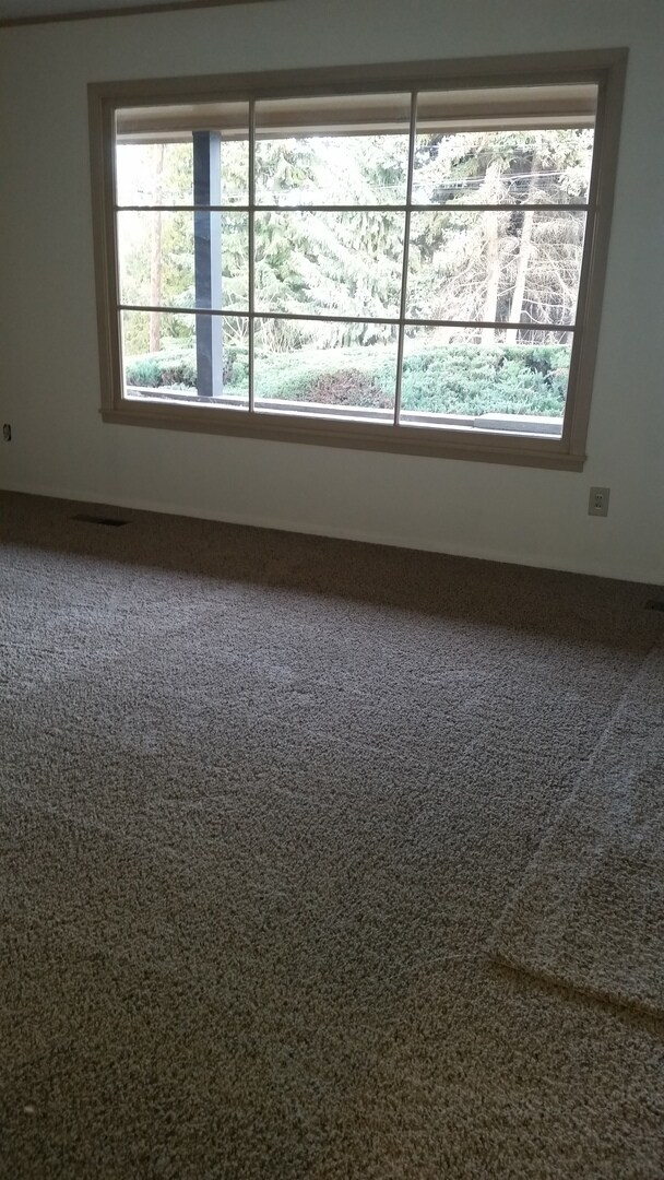 Foto del edificio - Occupied, do not disturb tenants. 1950's Craftsman 2br 2ba duplex on two levels, lawncare provide...