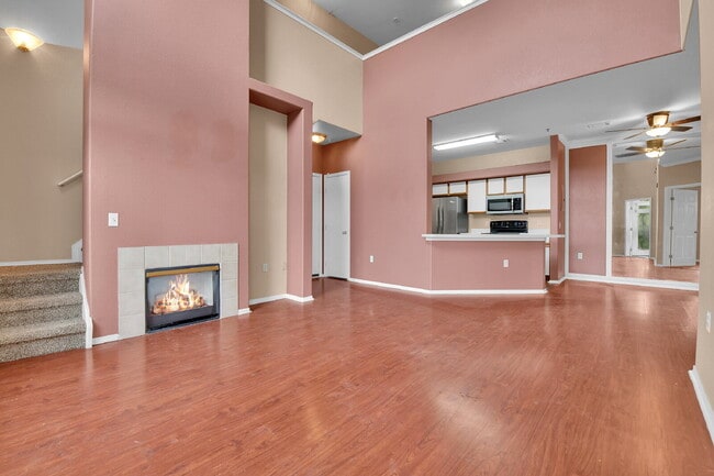 Building Photo - $2,195.00, 2 bed, 1 .5 bath located in Aur...
