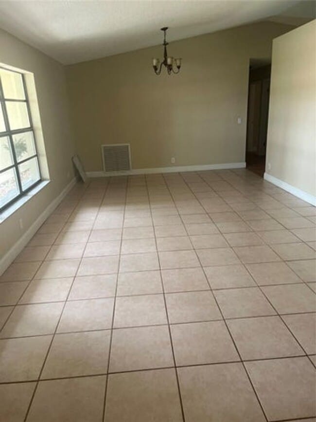 Building Photo - 10734 NW 17th Manor